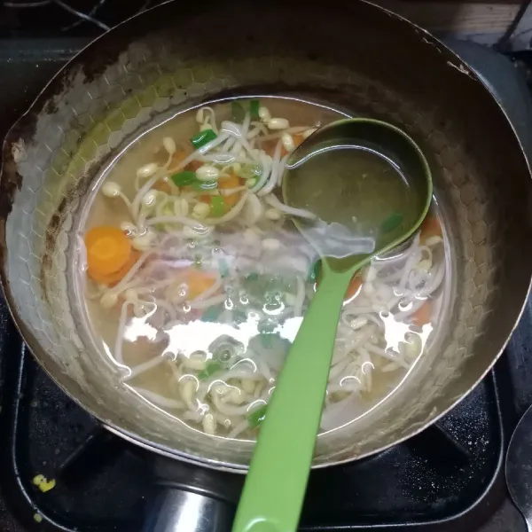 Matikan api. Sayur siap dihidangkan.