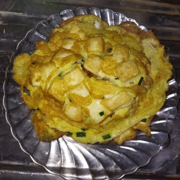 Goreng adonan sampai matang, bulat melebar dengan lebar sesuai selera.