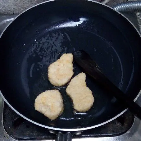 Goreng nugget.