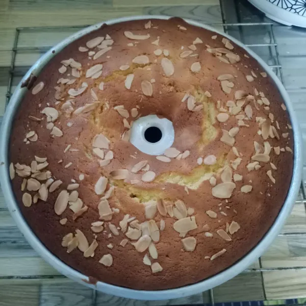 Panggang selama 45 menit atau sampai matang. Sesuaikan oven masing-masing.