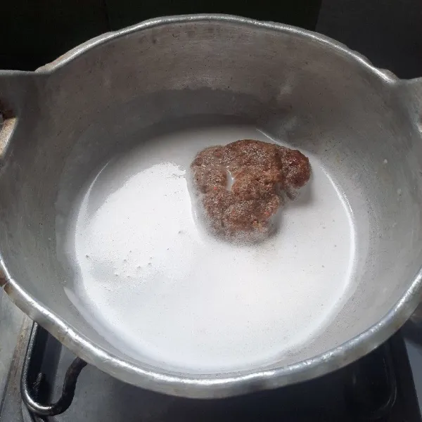 Rebus santan kanil dengan sambal pecel.