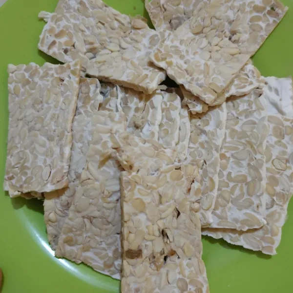 Iris tipis tempe.