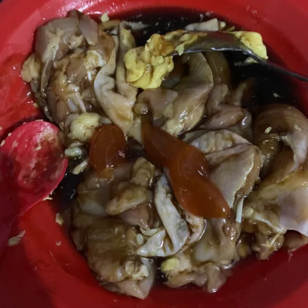 Tambahkan saus tomat aduk merata.