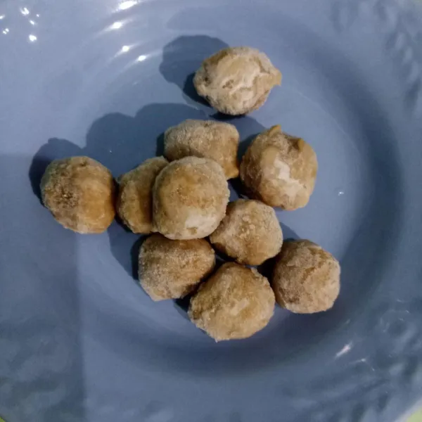 Siapkan bakso.