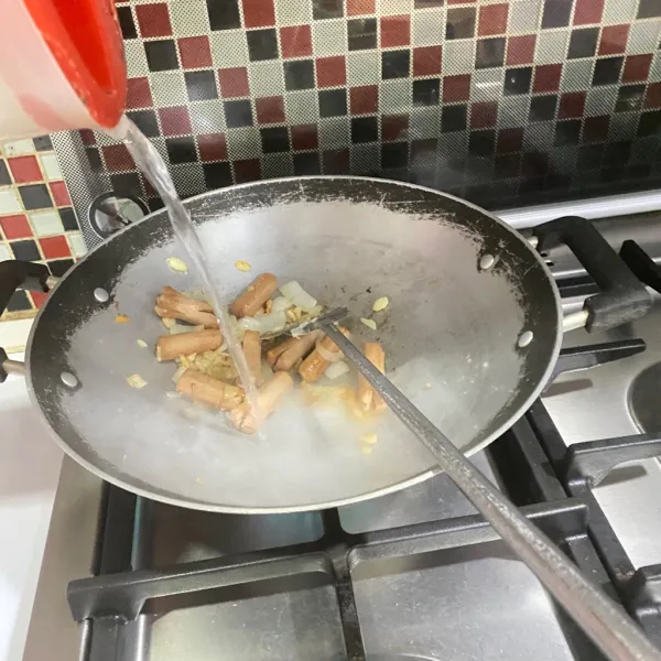Beri air, biarkan mendidih.