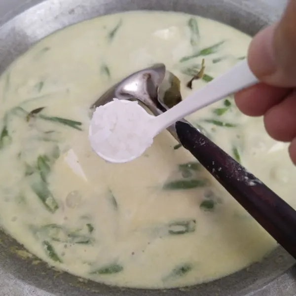 Tambahkan garam.