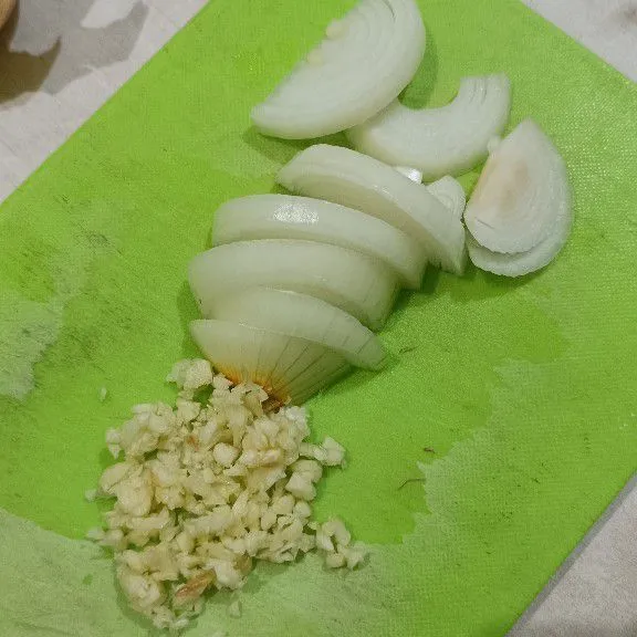 Iris2 bawang bombay dan cincang bawang putih