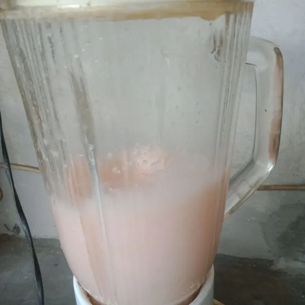 Proses dengan blender hingga halus.