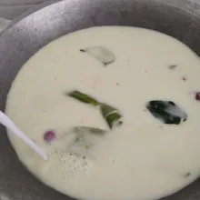 Masukkan santan dan aduk rata.