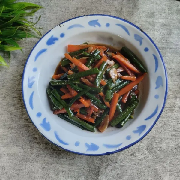 Pindahkan ke piring saji dan hidangkan.