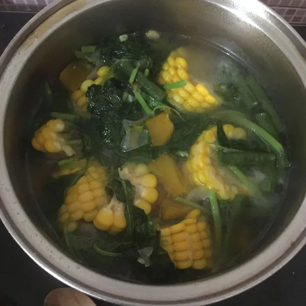 Tes rasa. Masak hingga matang, angkat dan sajikan.