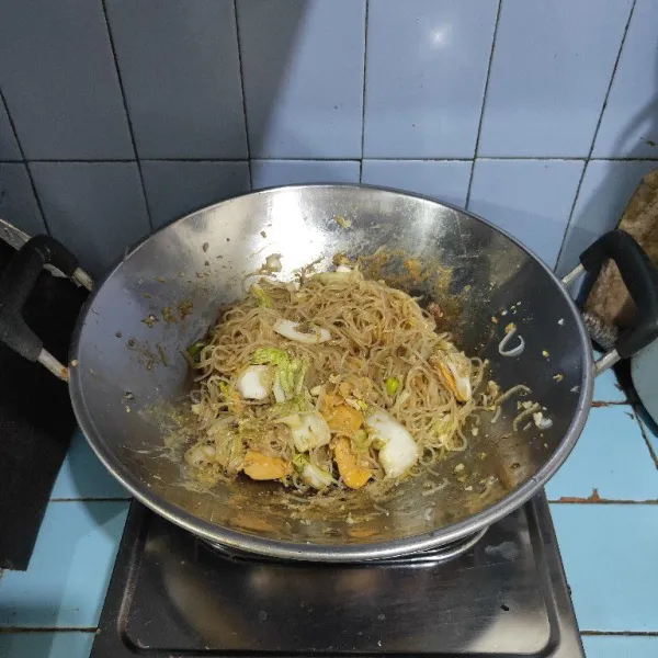 Masak hingga matang dan bumbu meresap.