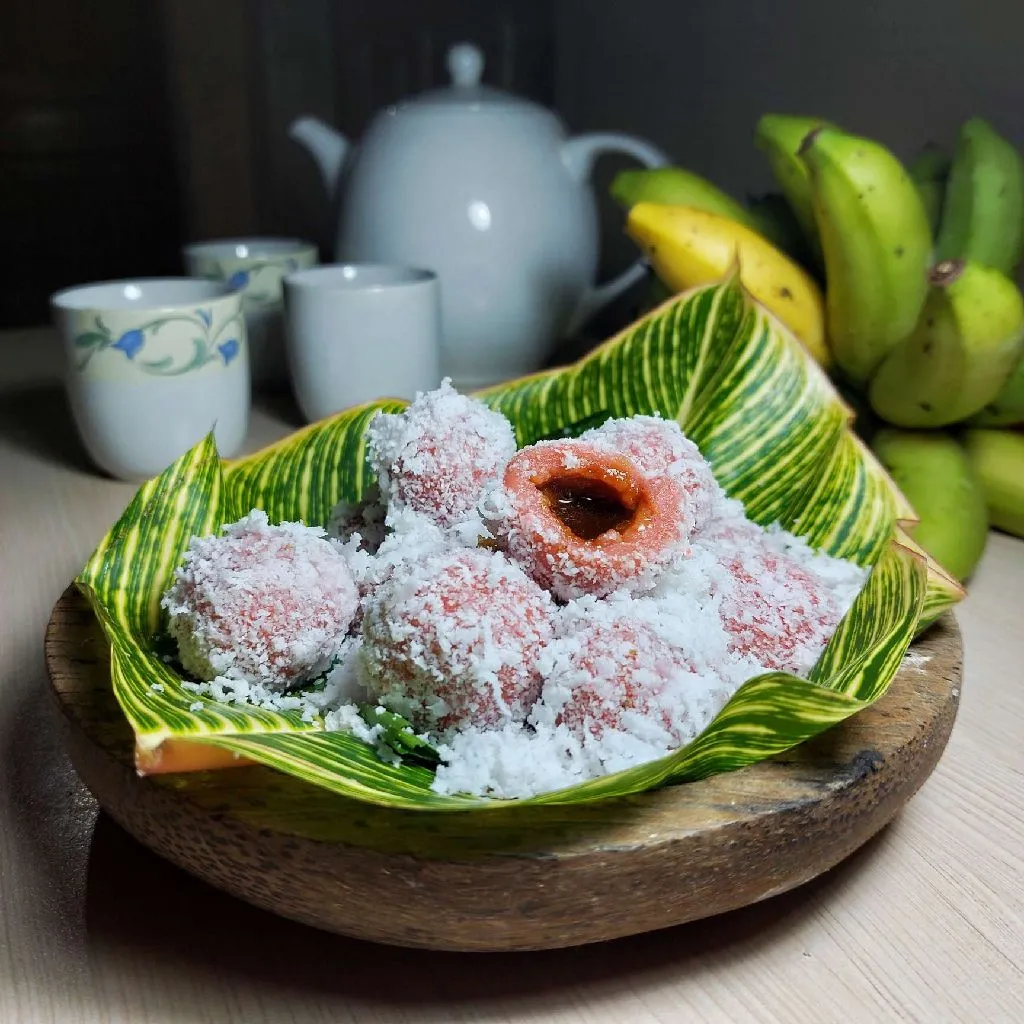 Klepon Pisang Merah Putih #KURCEPPEJUANGRESEPNUSANTARA