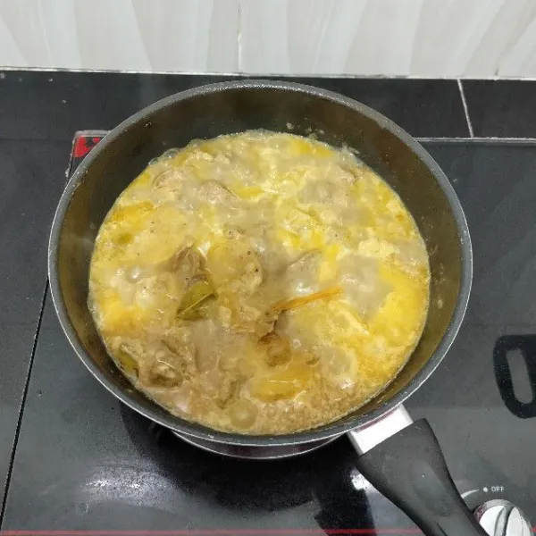 Masak sambil di aduk perlahan hingga mendidih. Angkat.