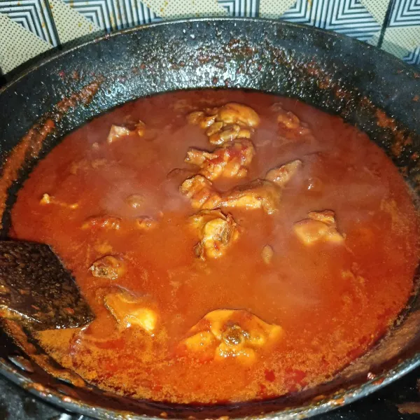 Bumbui dengan kecap manis, garam, lada bubuk, gula pasir, dan kaldu jamur.