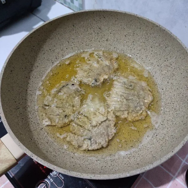 Kemudian goreng kembali selama 2 menit.