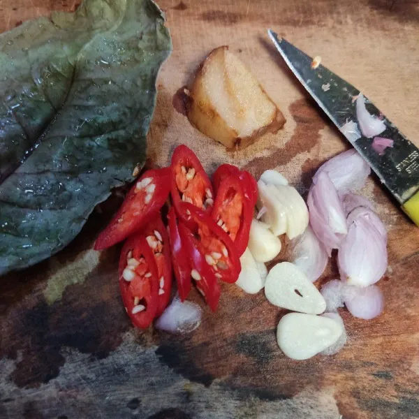 Siapkan bumbu.