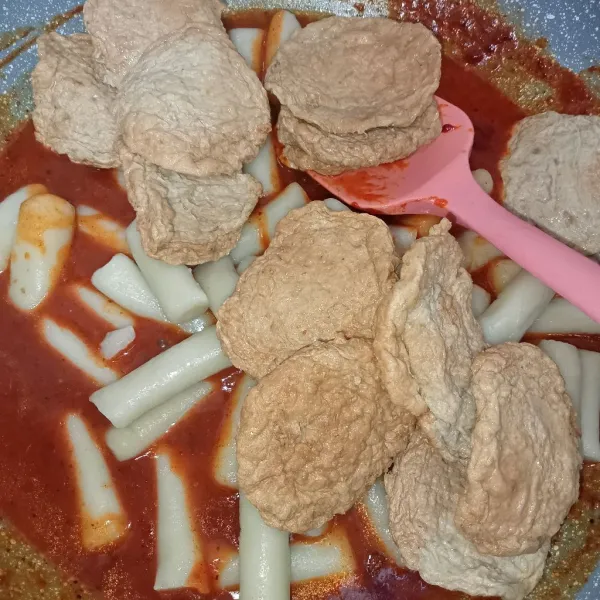 Masukkan juga tempura.