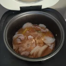 Bumbui dengan garam dan kaldu jamur, masak hingga daging slice matang.