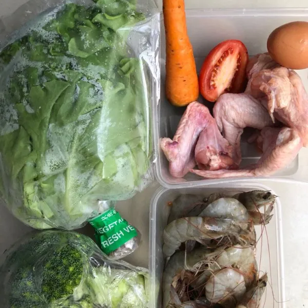 Siapkan bahan bahan untuk membuat salad sayur