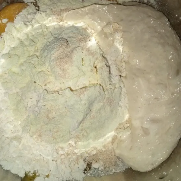 Campur semua bahan bluder masukkan juga bahan polish yang sudah mengembang.