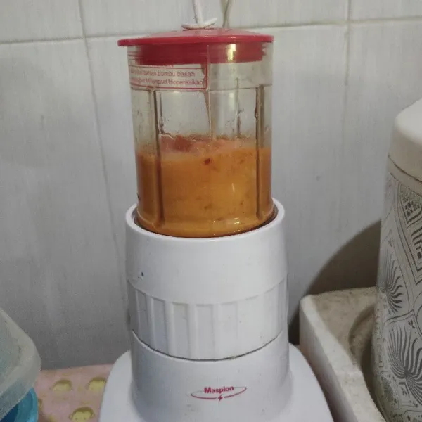 Haluskan bahan bumbu halus hingga tercampur rata.