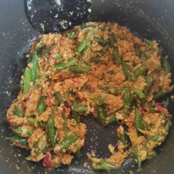 Oseng buncis telur siap disajikan.