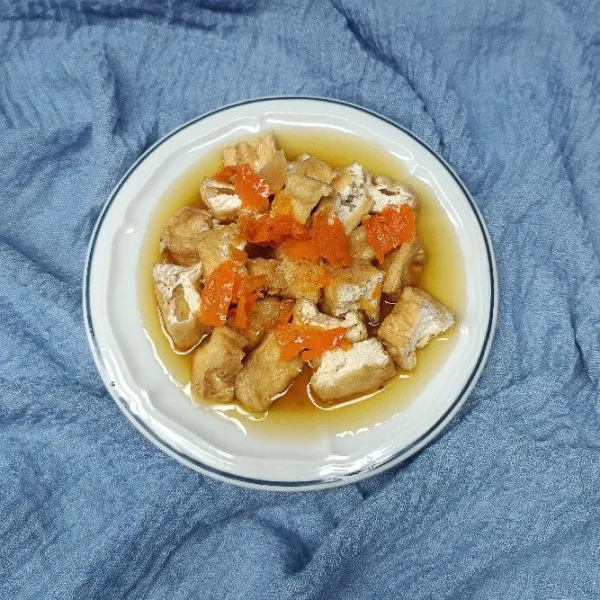 Siram dengan kuah cabe.