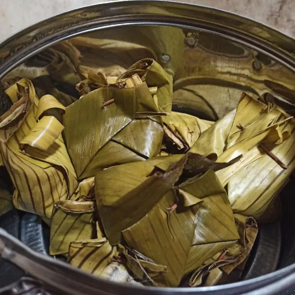 Kukus botok selama 25 menit.
