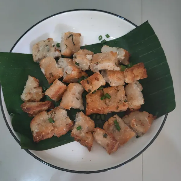 Potong-potong ko kue.