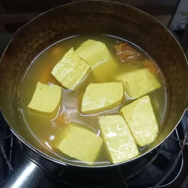 Masak sebentar saja. Cek rasa. Bila sudah pas, angkat dan siap dihidangkan.