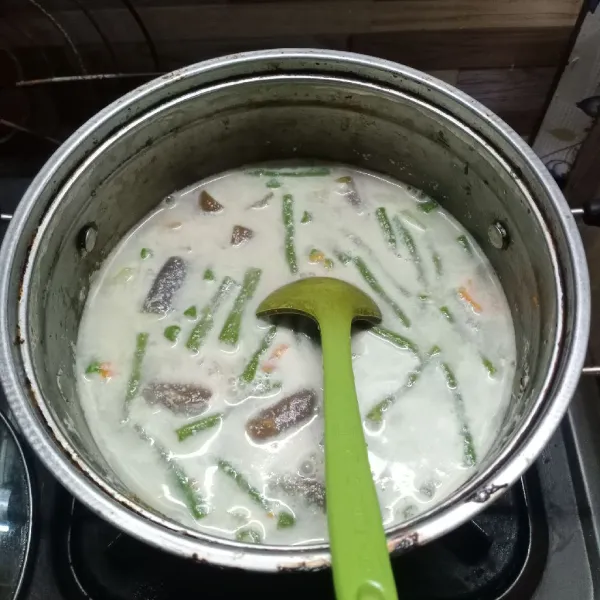 Masak sampai sayuran matang. Cek rasa. Angkat dan siap disajikan.