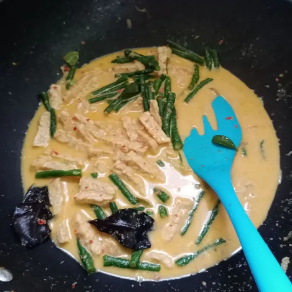Masak sampai matang. Cek rasa. Angkat dan siap disajikan.