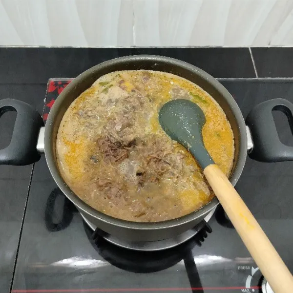 Masak sambil di aduk sesekali hingga mendidih. Angkat.