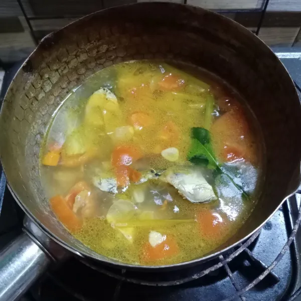 Masak sebentar saja. Cek rasa. Angkat dan sajikan.