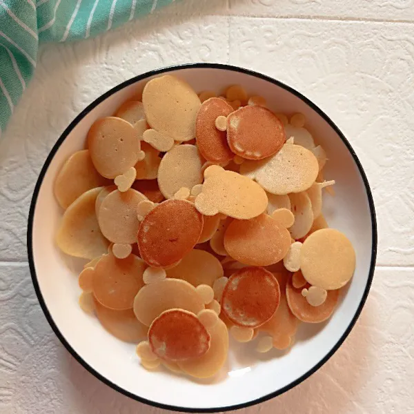 Angkat dan sajikan dengan susu hangat. Yummy!