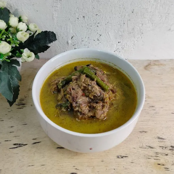 Tuang sayur lodeh ontong di mangkuk dan siap di sajikan.
