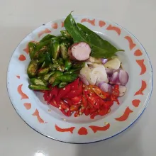 Siapkan semua bumbu iris.