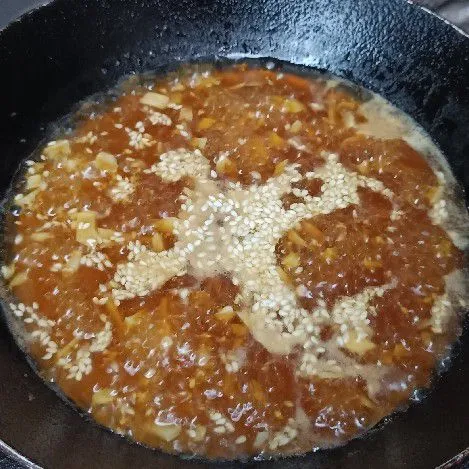 Taburi dengan wijen.