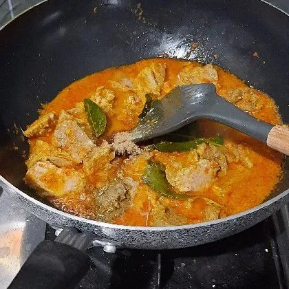 Masukkan bumbu rempah lainnya.