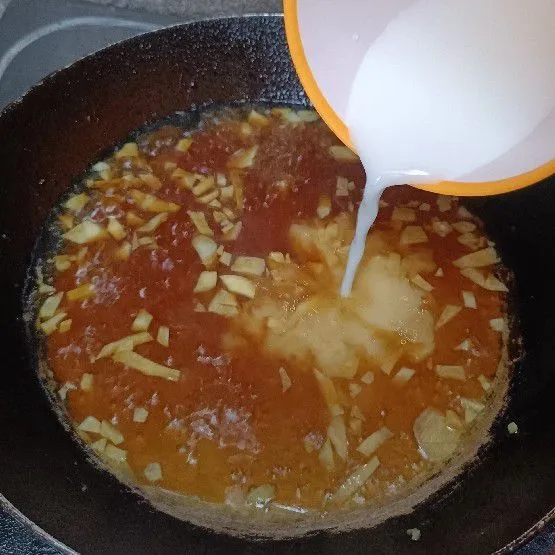 Masukkan larutan maizena.