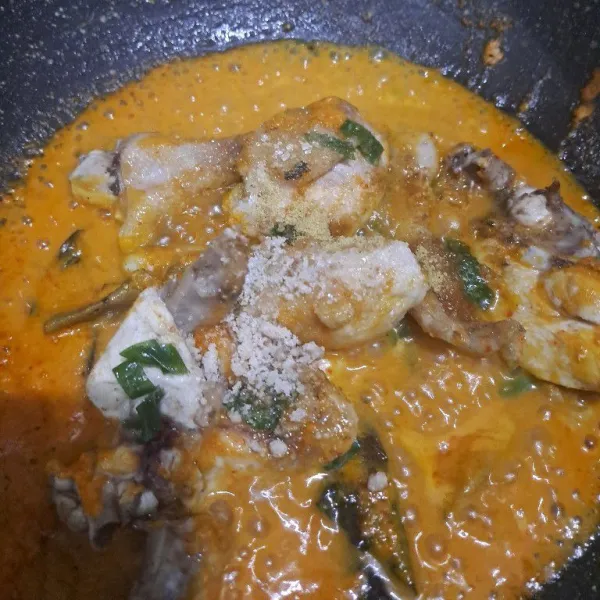 Masukan bumbu-bumbu aduk rata