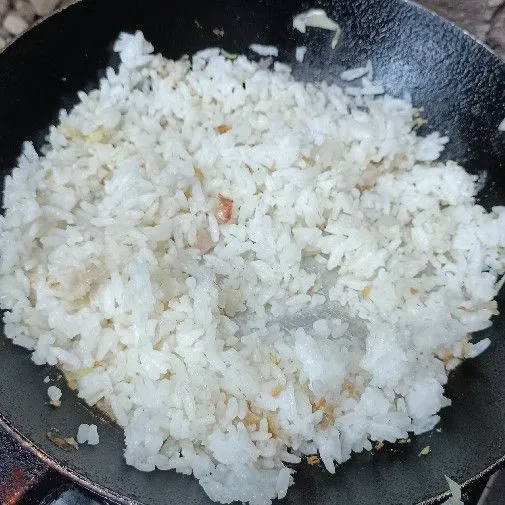 Masukkan nasi.