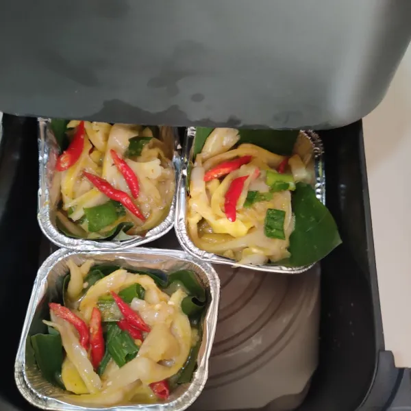 Panggang di airfyer suhu 170° selama 10 menit. Sajikan.