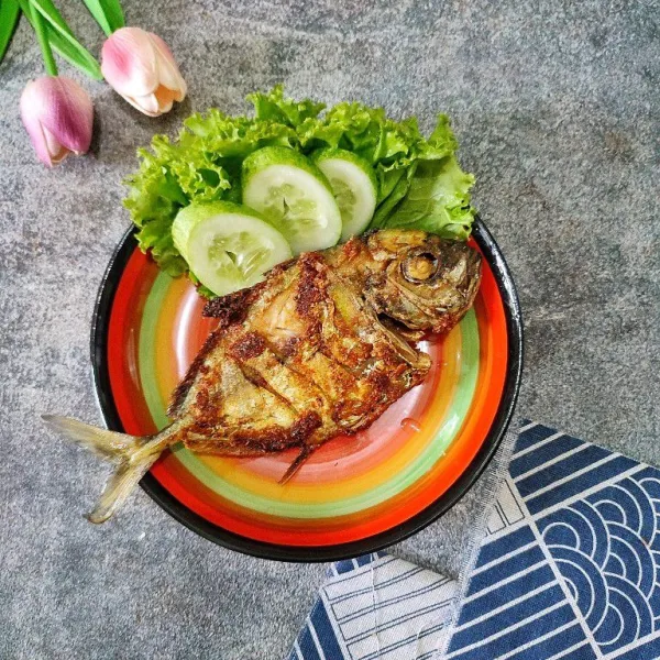 Sajikan diatas piring saji.