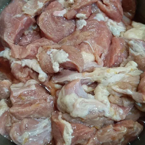 Potong potong daging sesuai selera