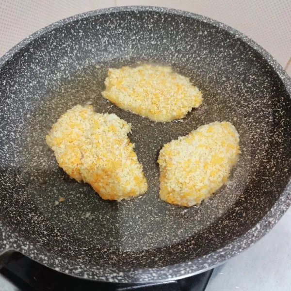 Goreng dengan frypan hingg kecoklatan.