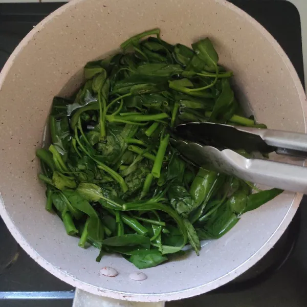 Rebus kangkung, kurang lebih 4-5 menit.