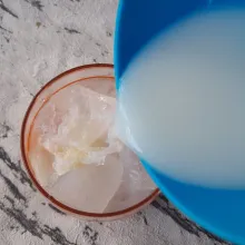 Tambahkan susu uht.