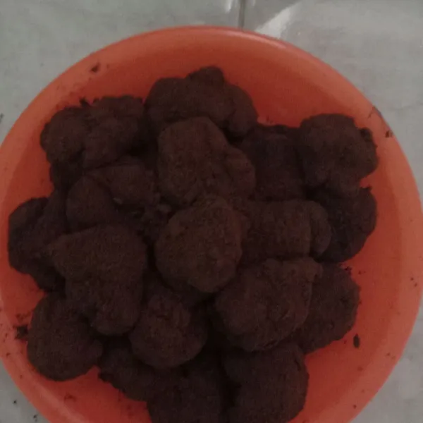 Lumuri dengan pure cokelat.